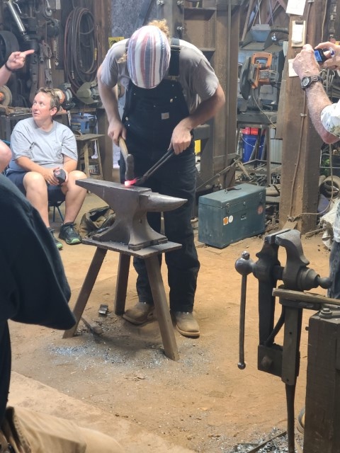 HAMMERING 